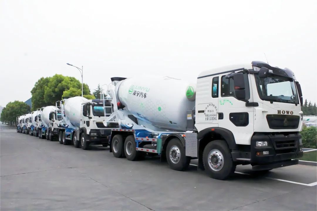 繁花似錦春暖陽(yáng)，凌宇攪拌發(fā)車(chē)忙！