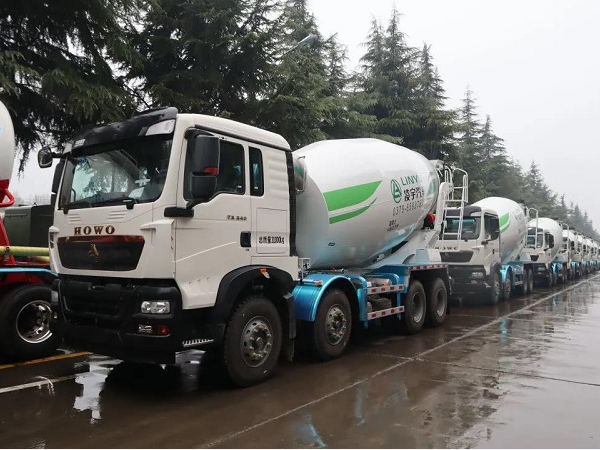 春雨濛濛，氣勢(shì)如虹！凌宇攪拌車震撼發(fā)車！